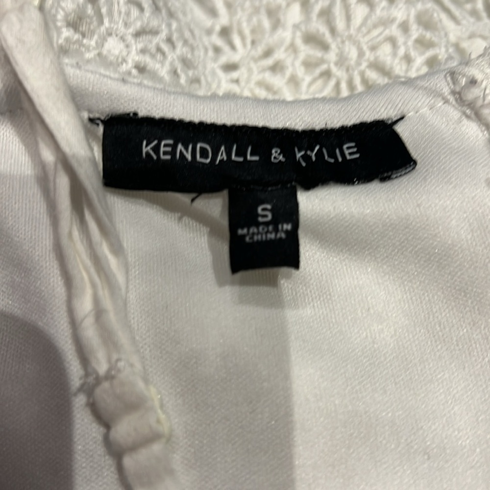 Kendal and Kylie crochet Romper size S Color White summer vibes, vacation, - Picture 5 of 6